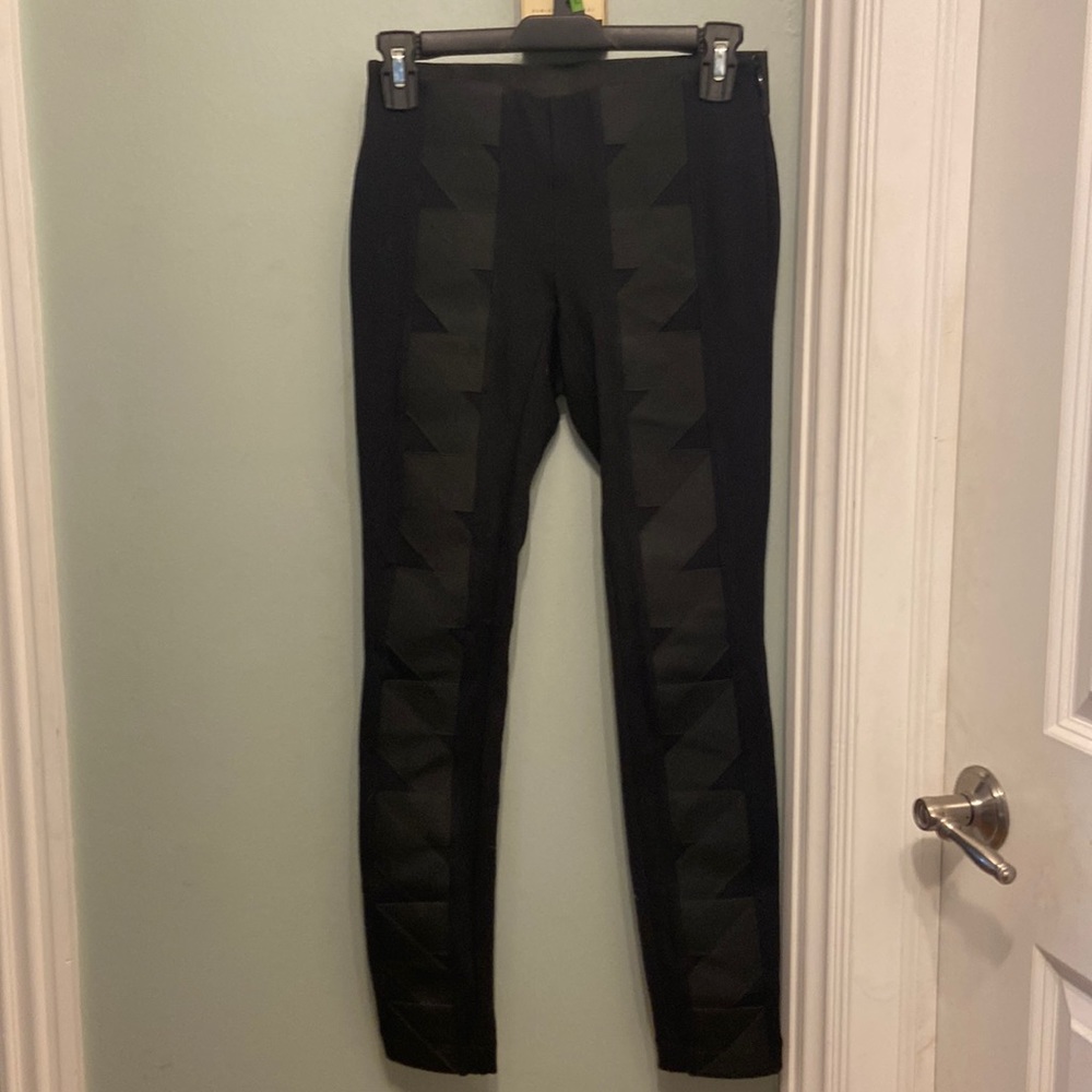 Body body, Victoria, black pants with detailed front side zipper size 0 like new